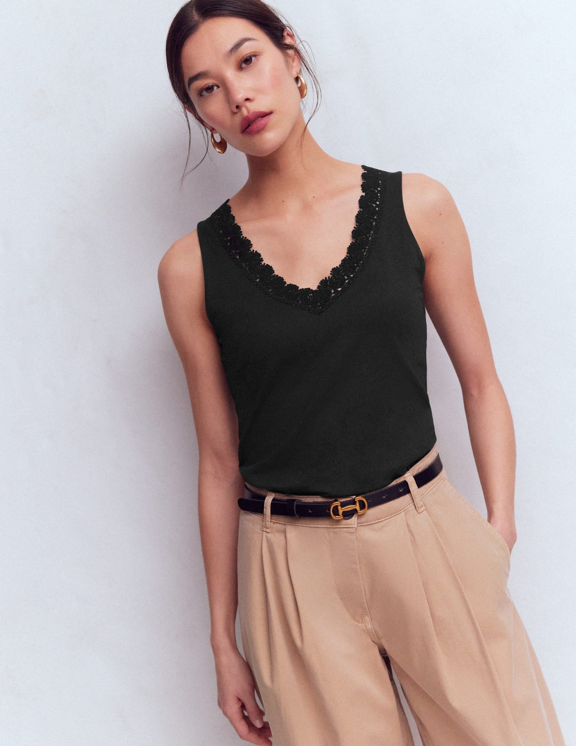 Women's Flora Lace Trim Supersoft Vest in Black | Size 0