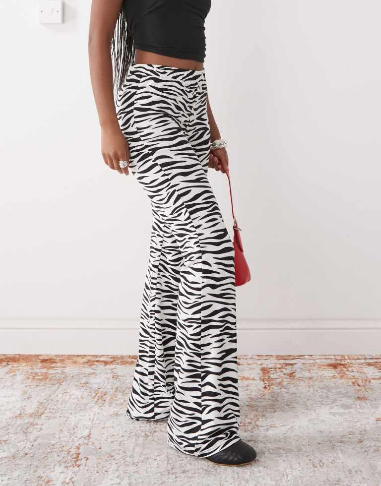 Noisy May Womens jersey flare trouser in zebra - Multicolour - X-Sma