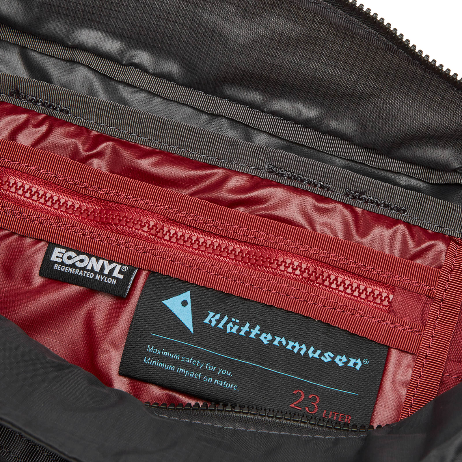 Klättermusen Gand Bag 23L in Raven 