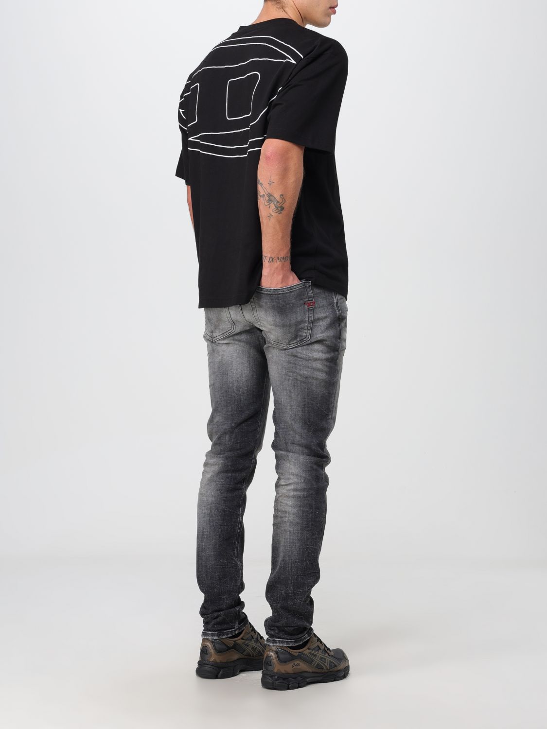 T-Shirt Men color Black