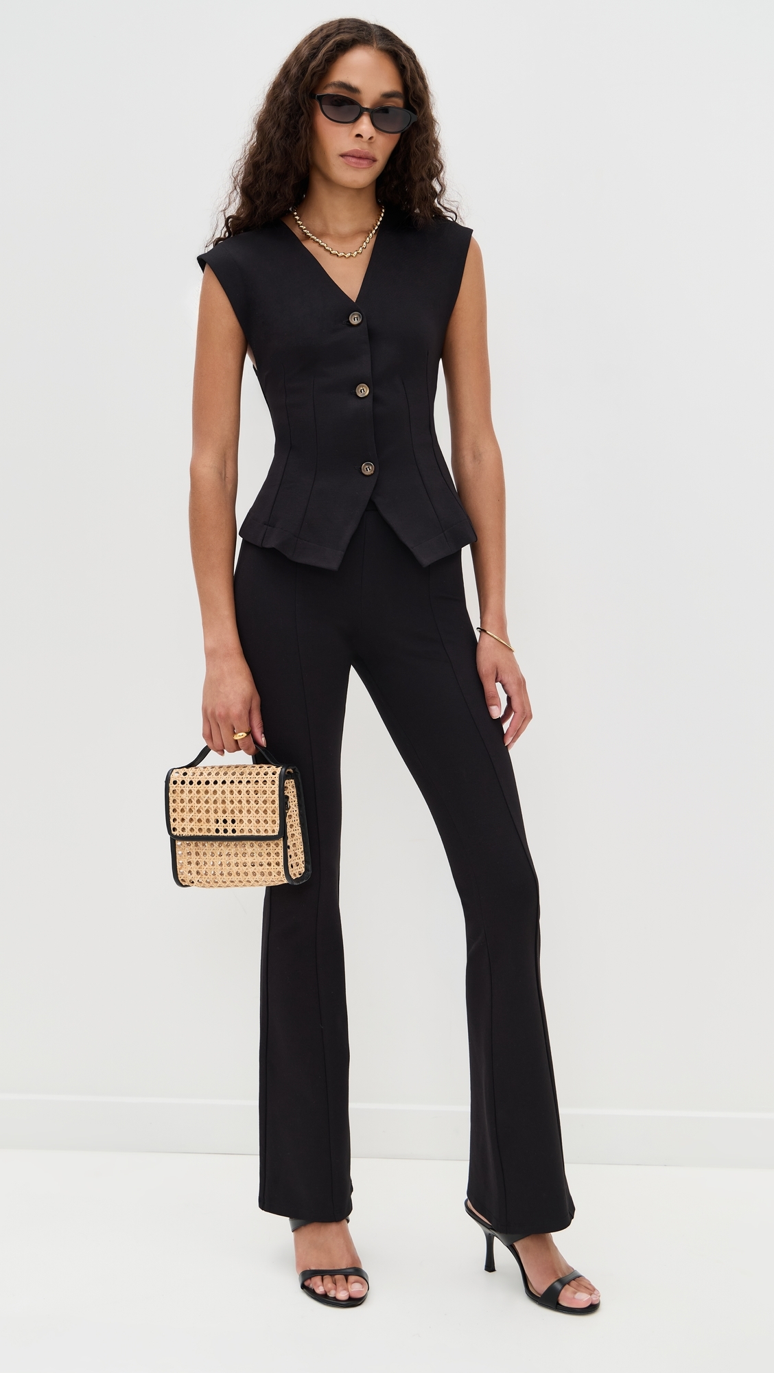 Isla Vest Black