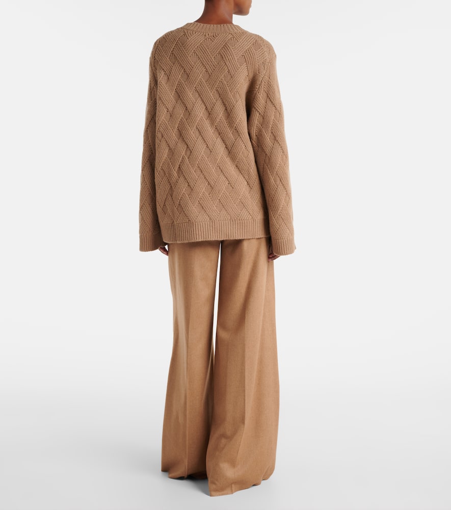 Oversized wool and cashmere sweater