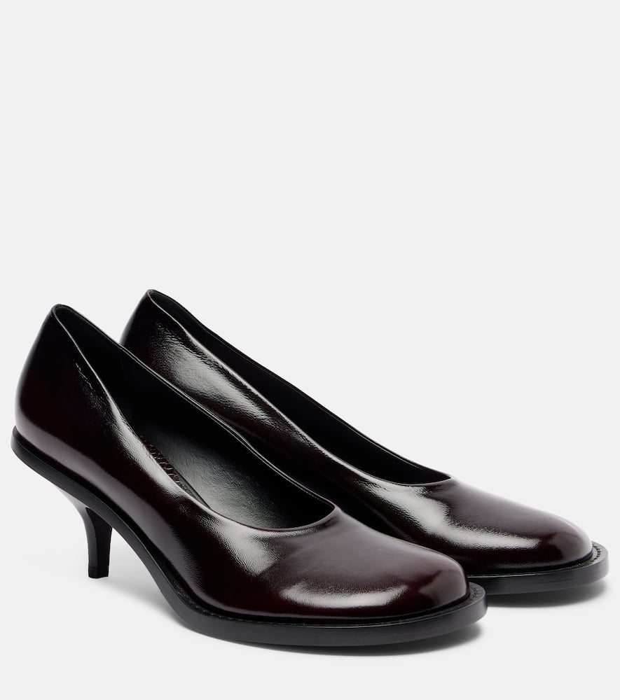 60 leather pumps