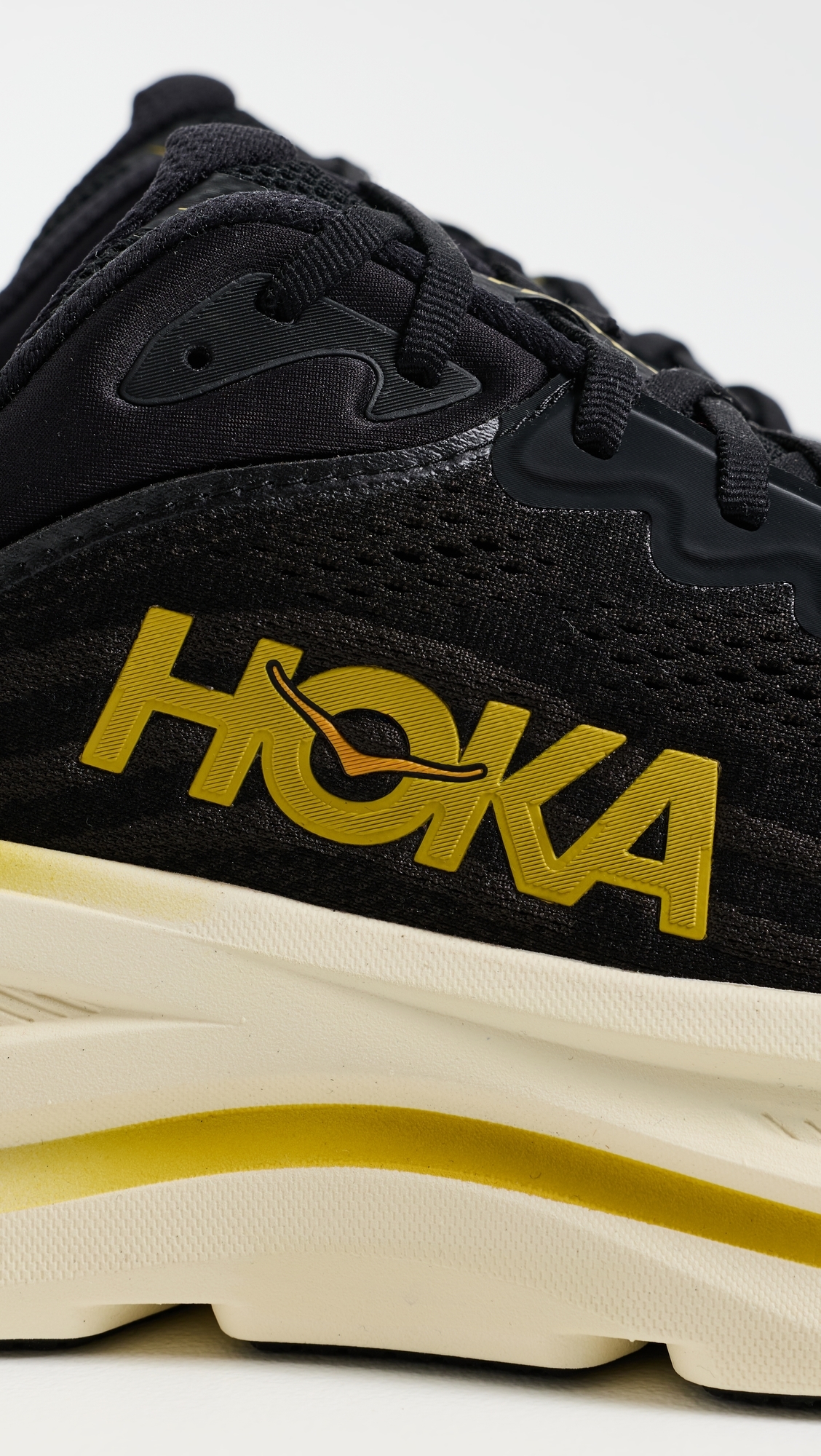 Bondi 9 Sneakers Carbon Black/Yellow Gold