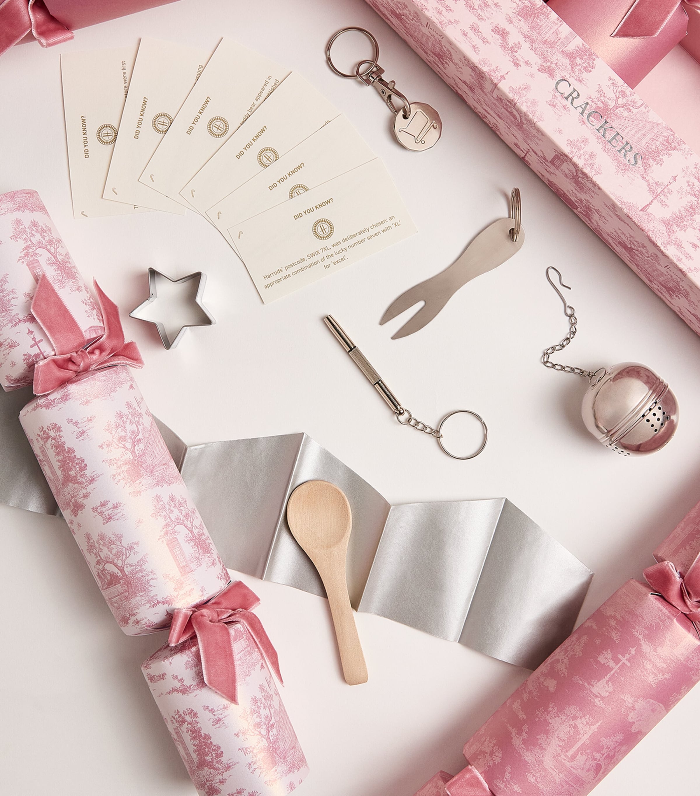 Toile Christmas Crackers