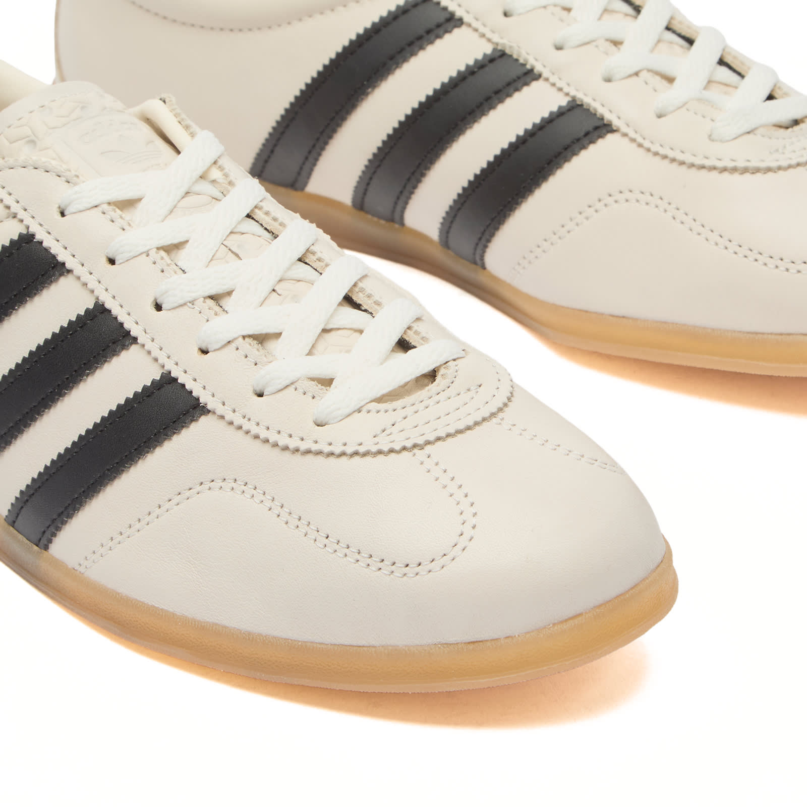 Women's Gazelle Lo Pro Sneakers in Chalk White/Core Black/Gum