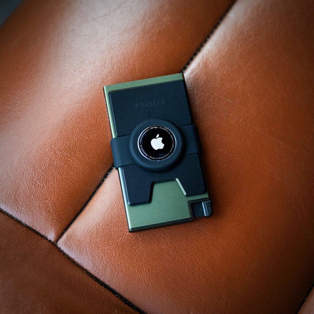 Ekster Cardholder for AirTag Fits up to 12 cards & cash Apple Compatible Green Ore