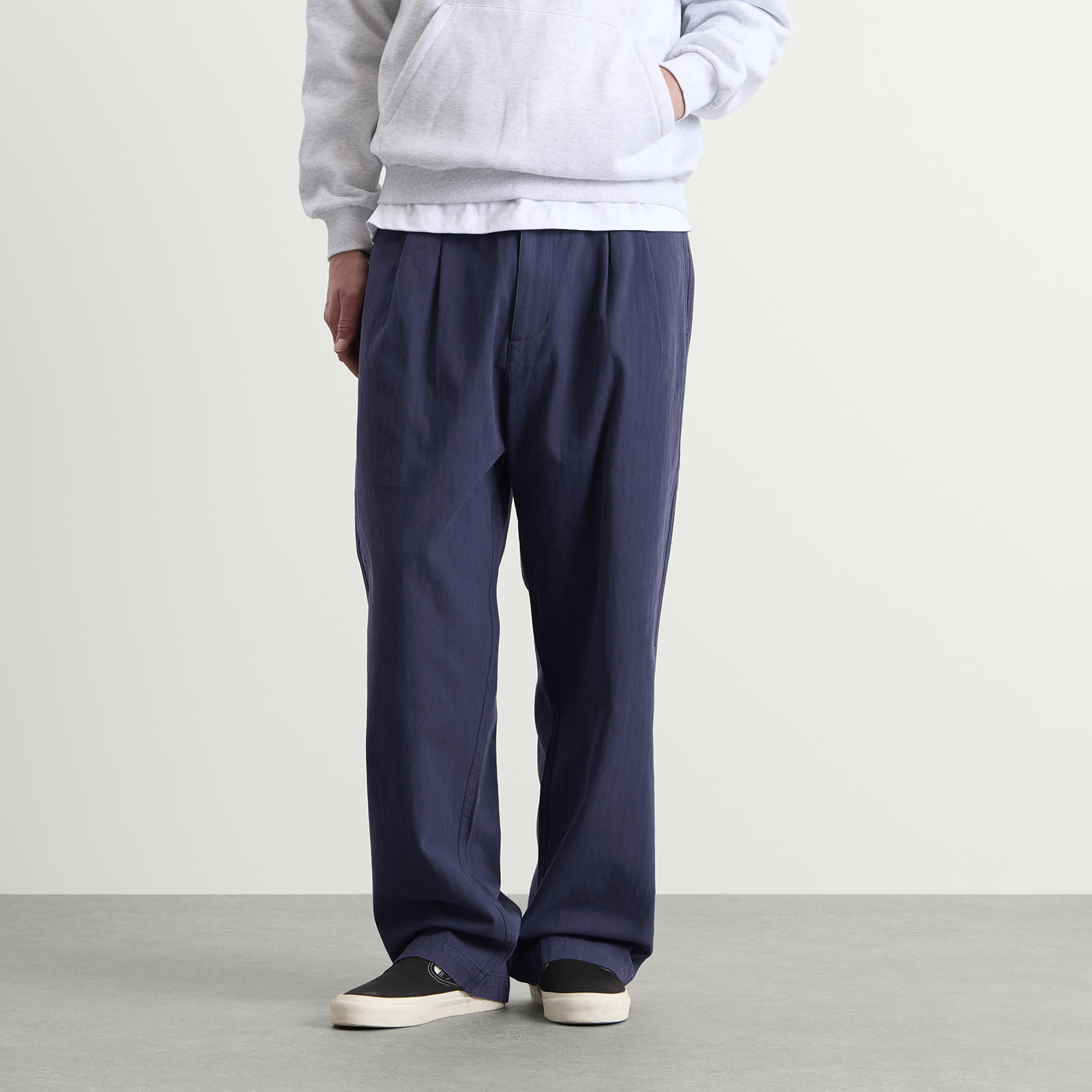 Men's Pleated Trousers in Washed Navy