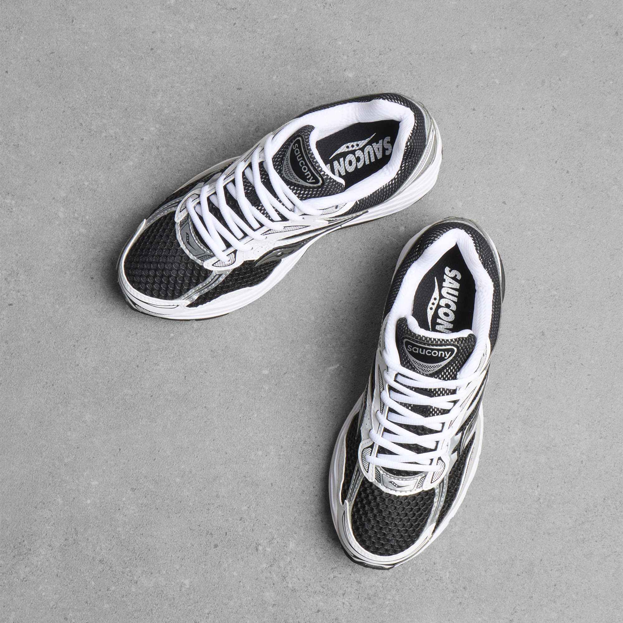 Progrid Omni 9 Sneaker in Black/White