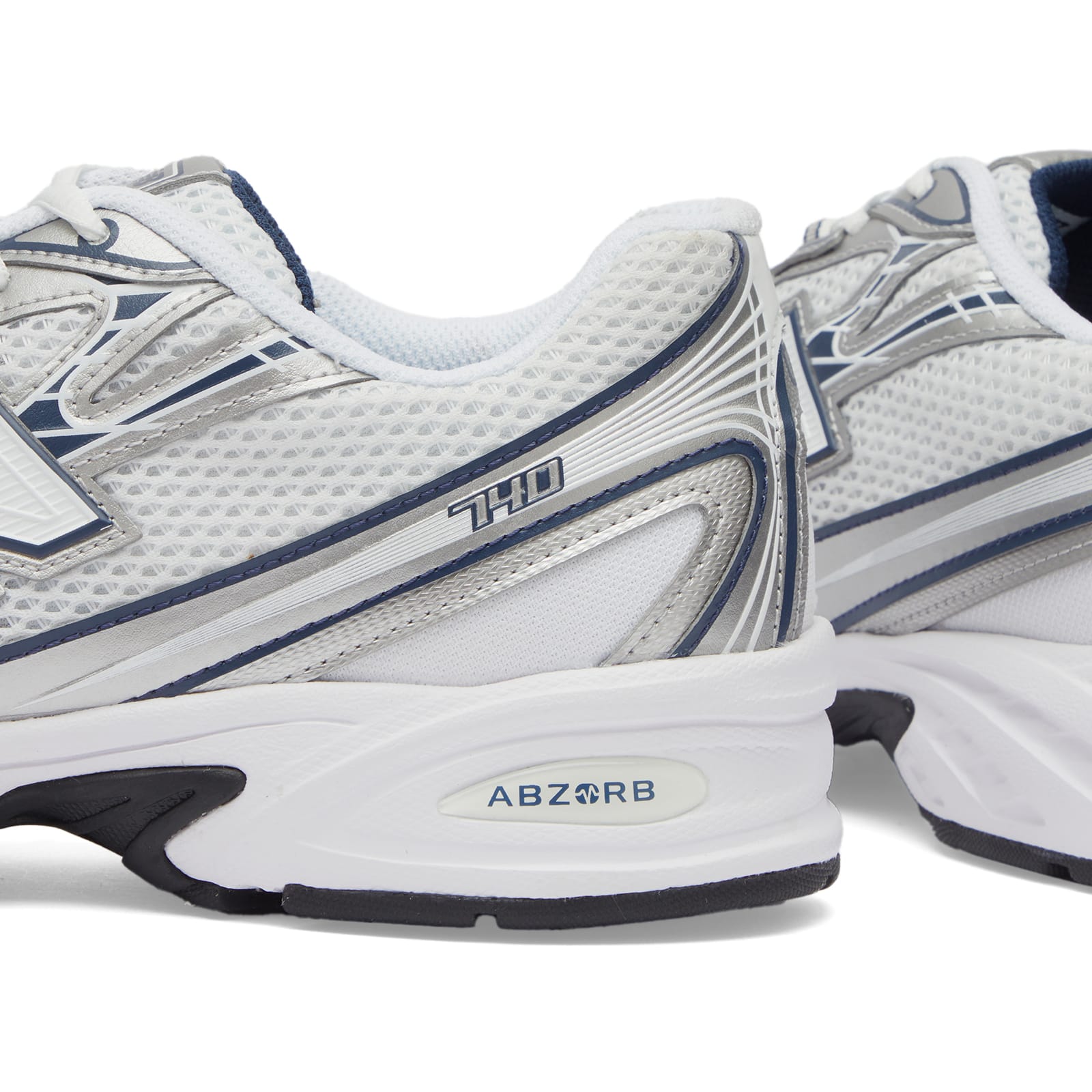 U740WN2 Sneakers in White/Navy