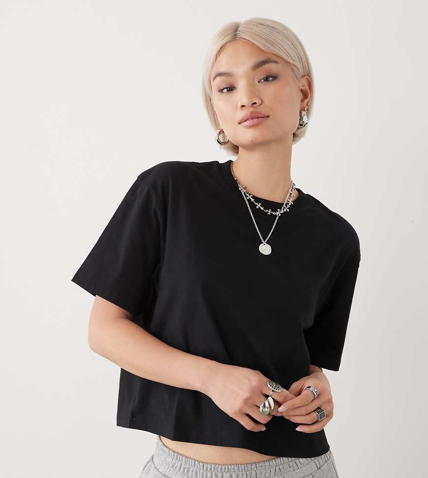 Boxy short sleeve t-shirt in black