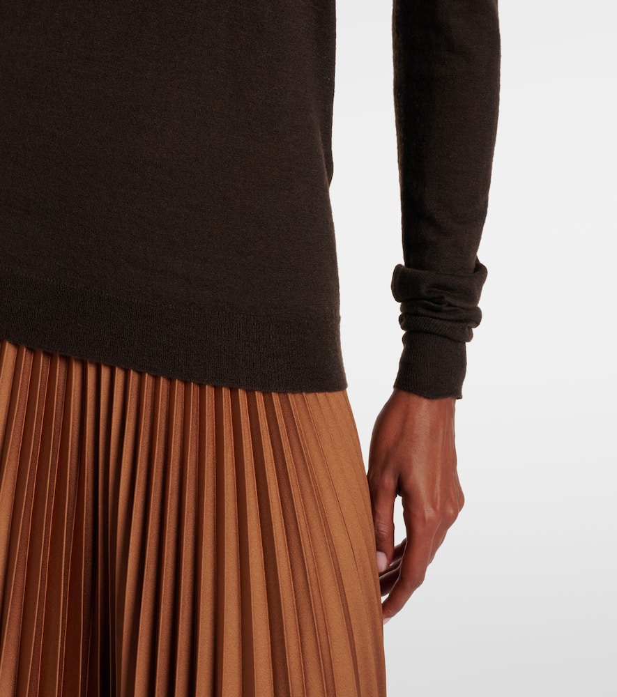 Cashmere sweater
