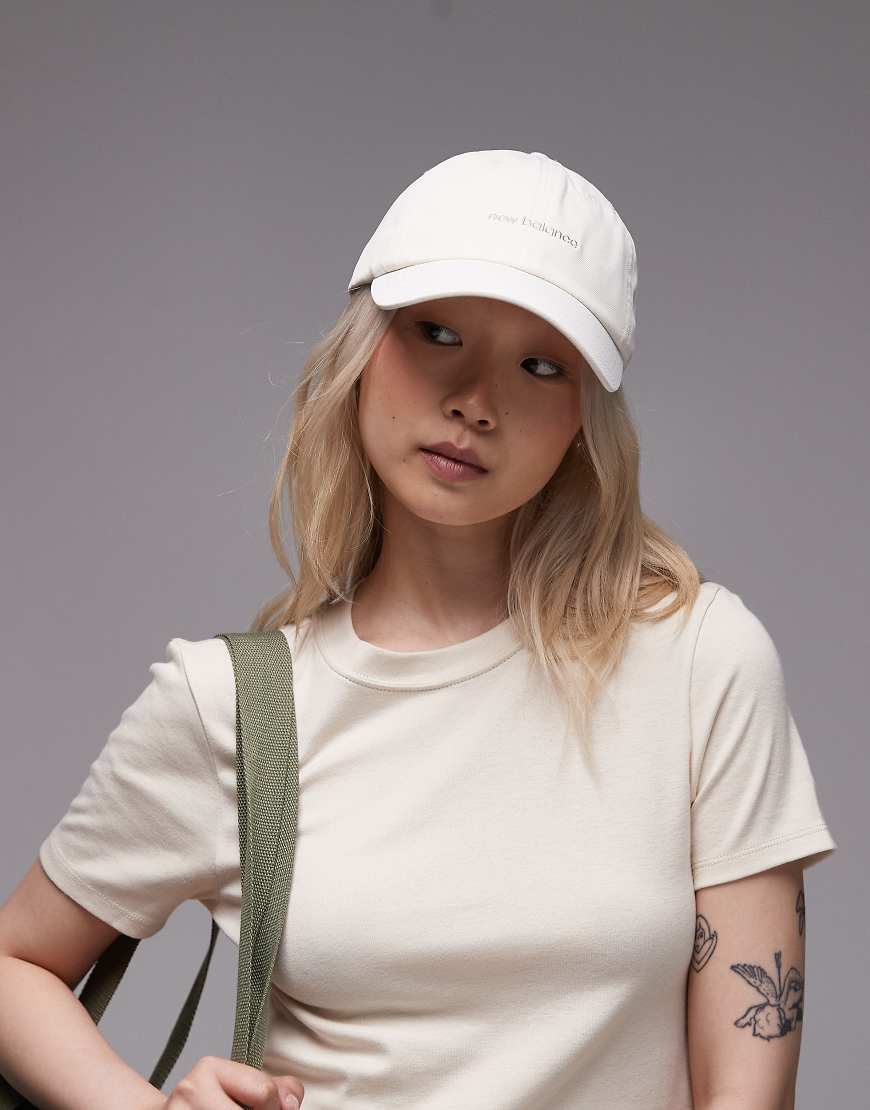 Linear cap in off white
