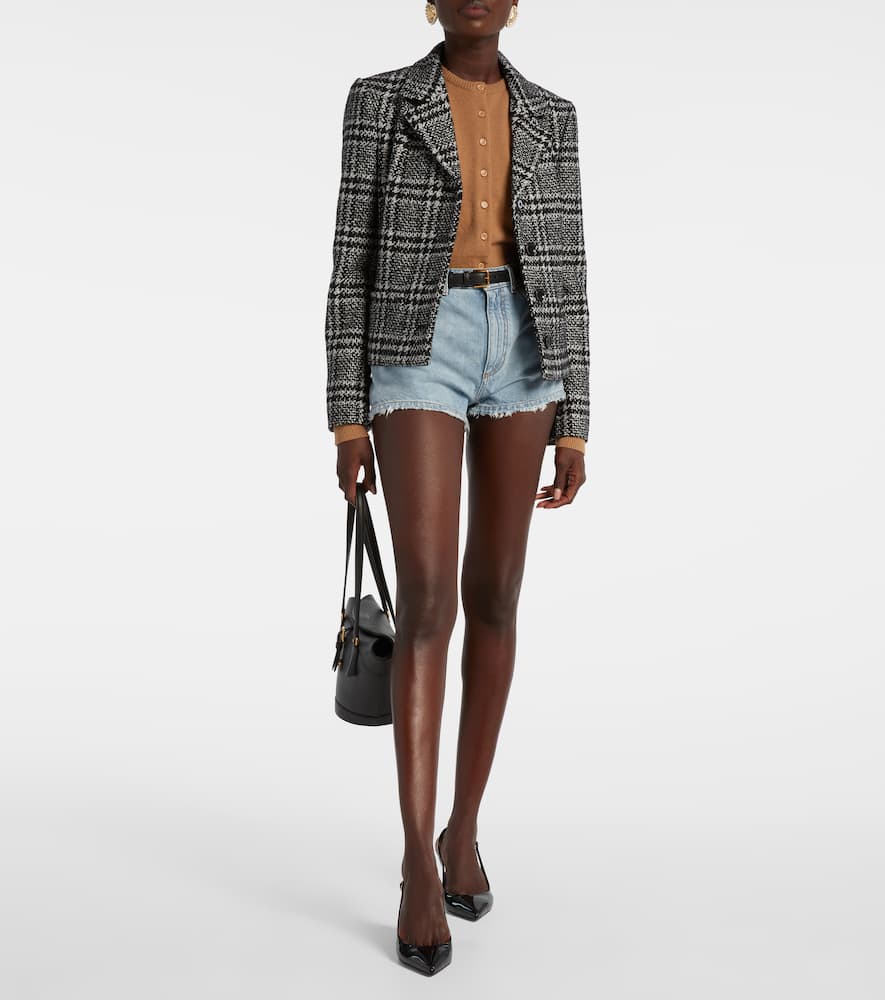 Frayed denim shorts