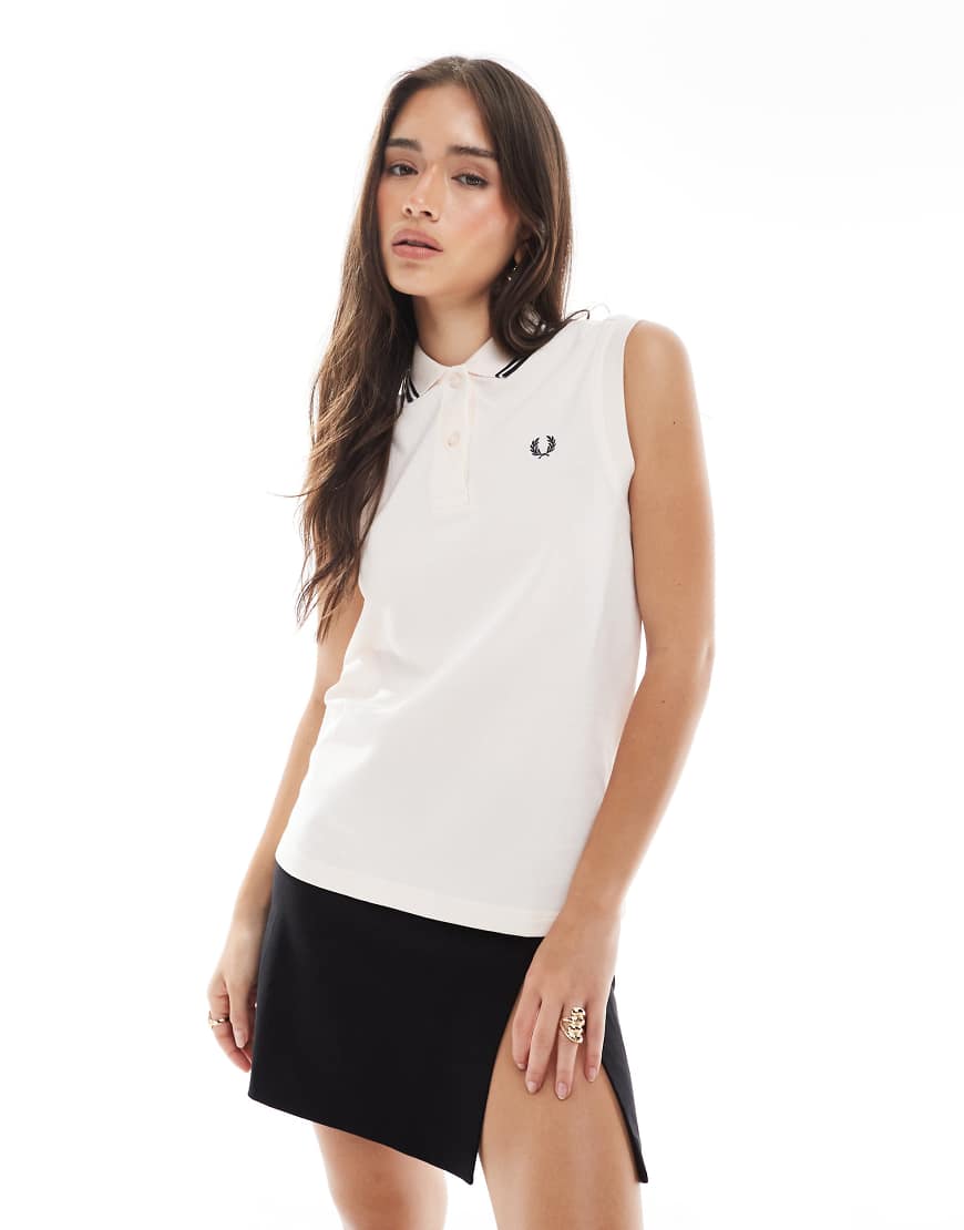 Twin tipped sleeveless polo shirt in light pink
