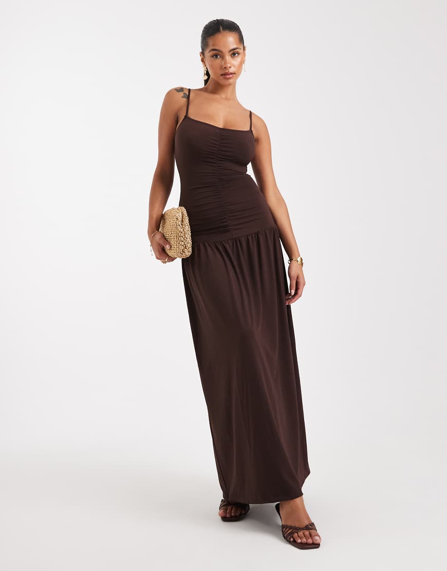 Scoop neck ruched maxi dress in chestnut-Brown