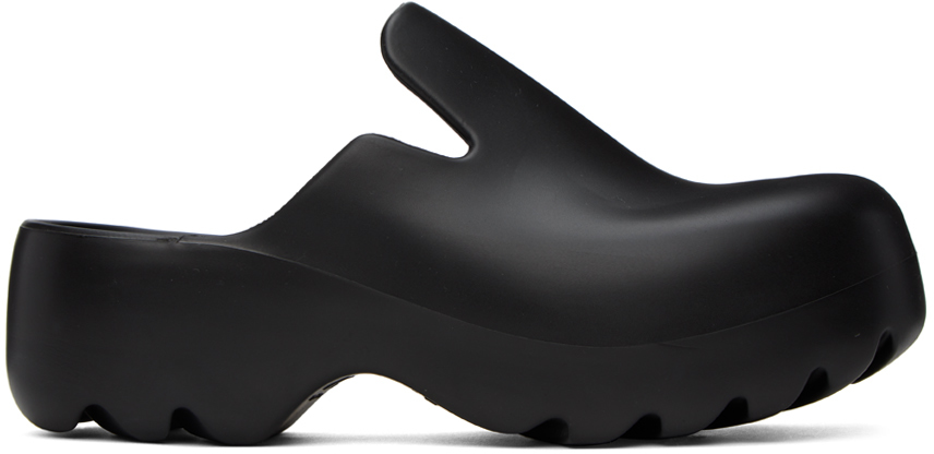 Black flash clog