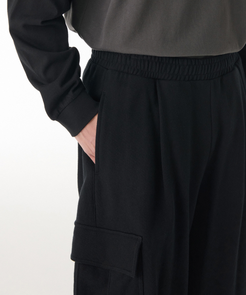 One Pleat Cargo Bermuda Sweat Pants