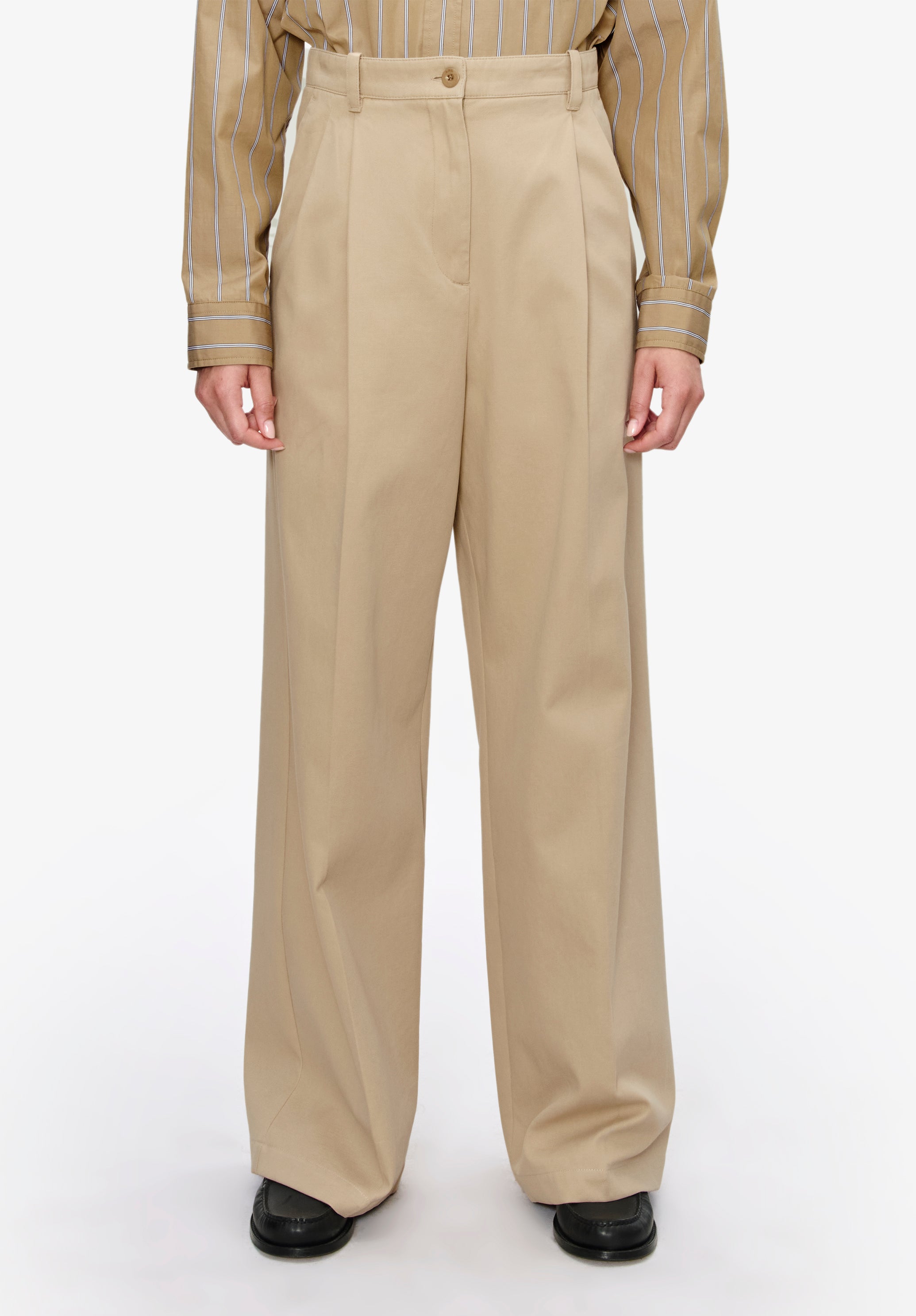 A. P.C. Women's Ginny pants Size: 34 in Beige