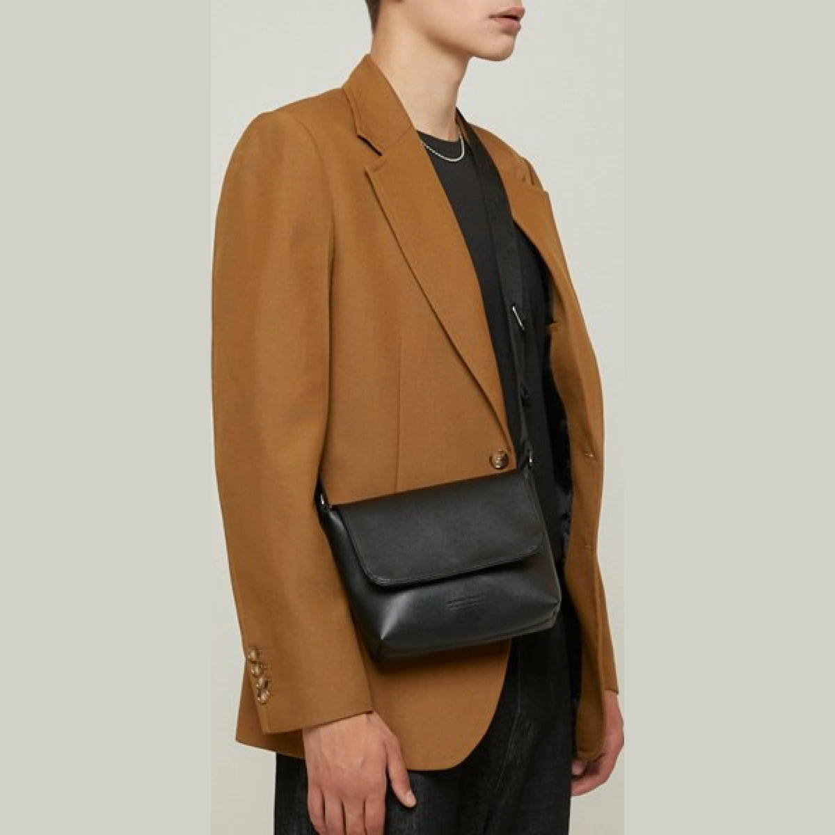 KONA SF LEATHER MESSENGER CROSS BAG