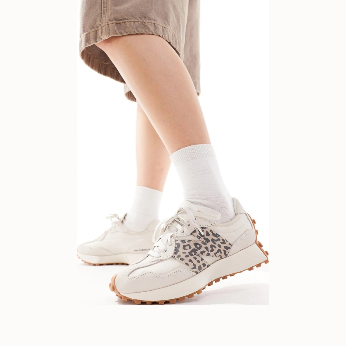 327 animal trainers in off white and leopard