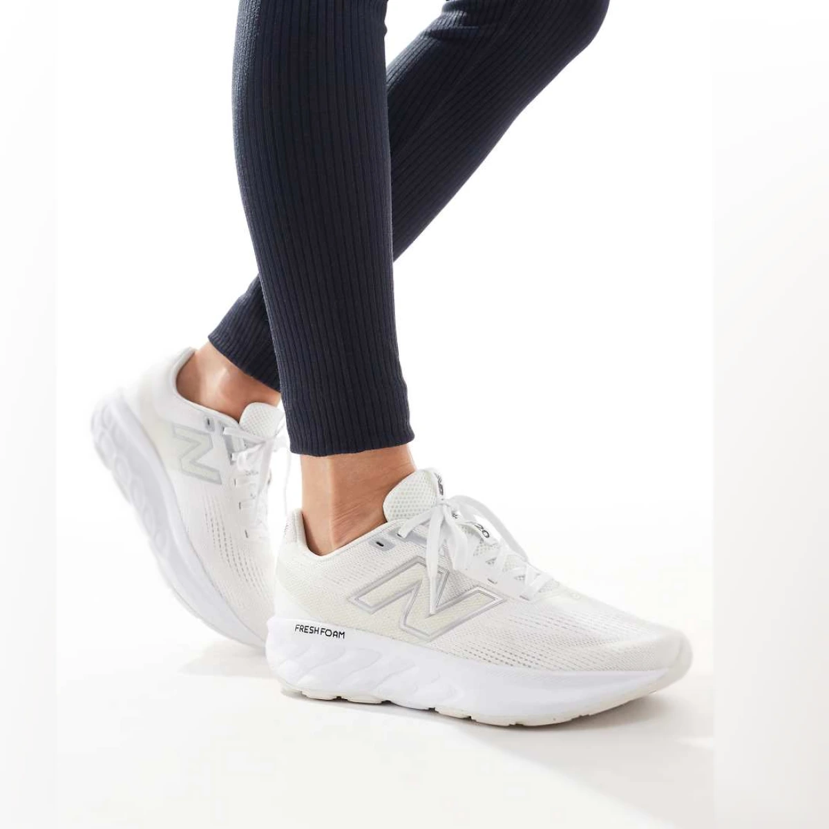 New Balance 520 running trainers in white