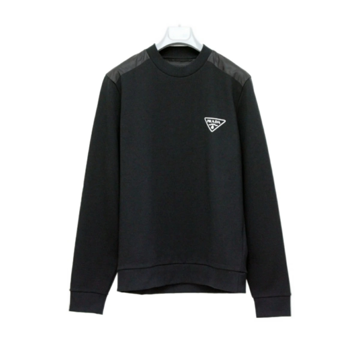 Long-sleeved sweater