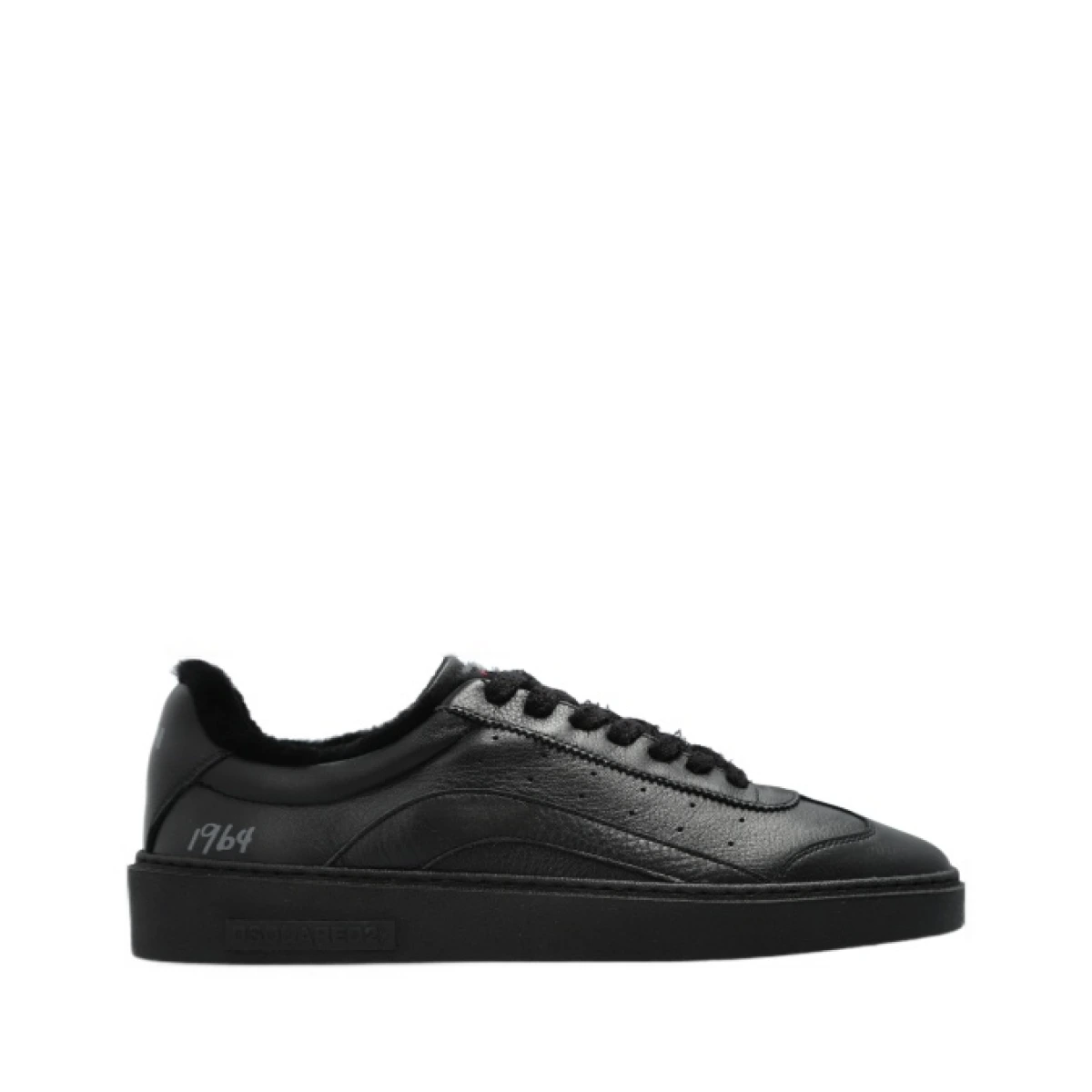 Round toe low top sneakers
