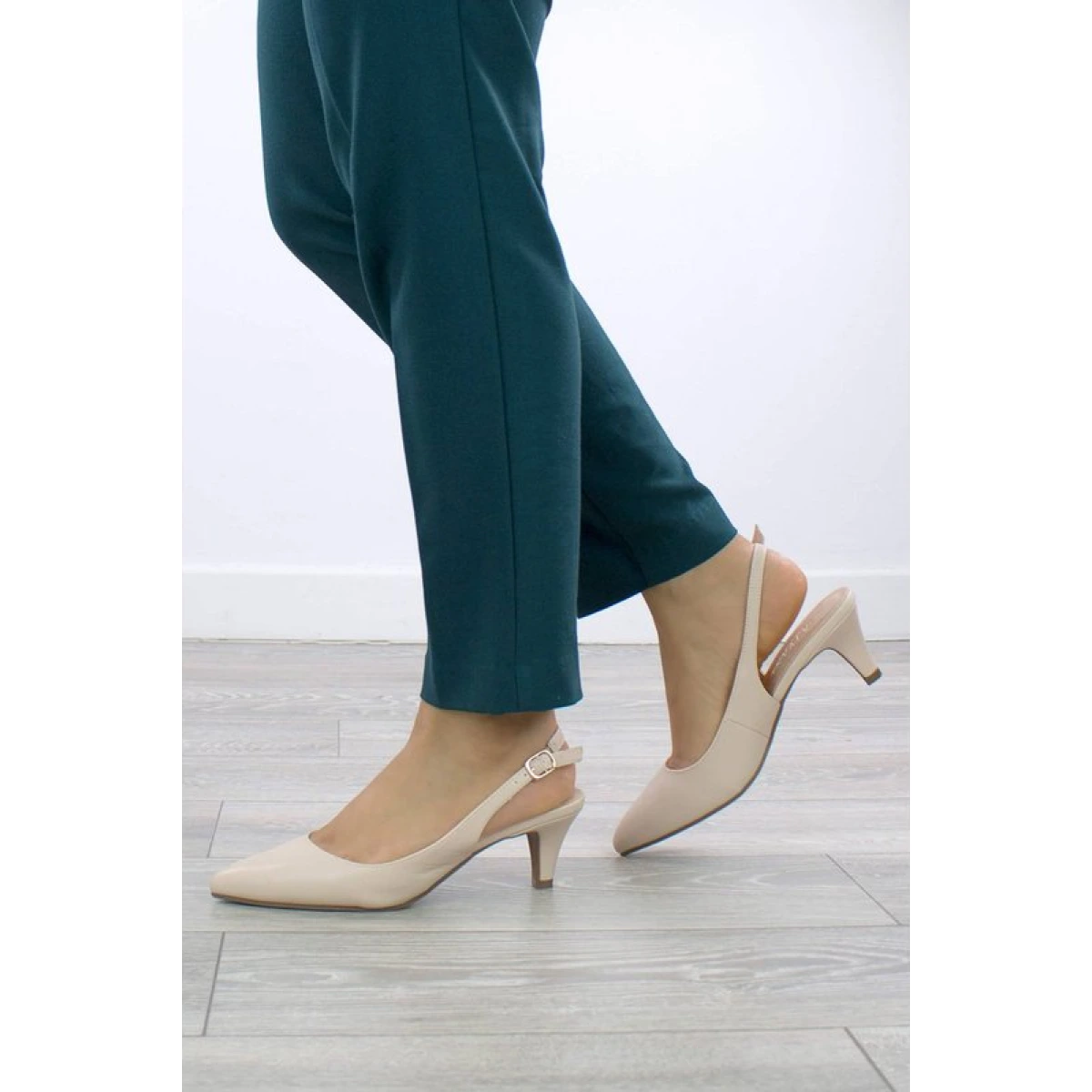 AJVANI Women's Mid Heel Pointed Toe Slingback 50s Court Shoes in Nude