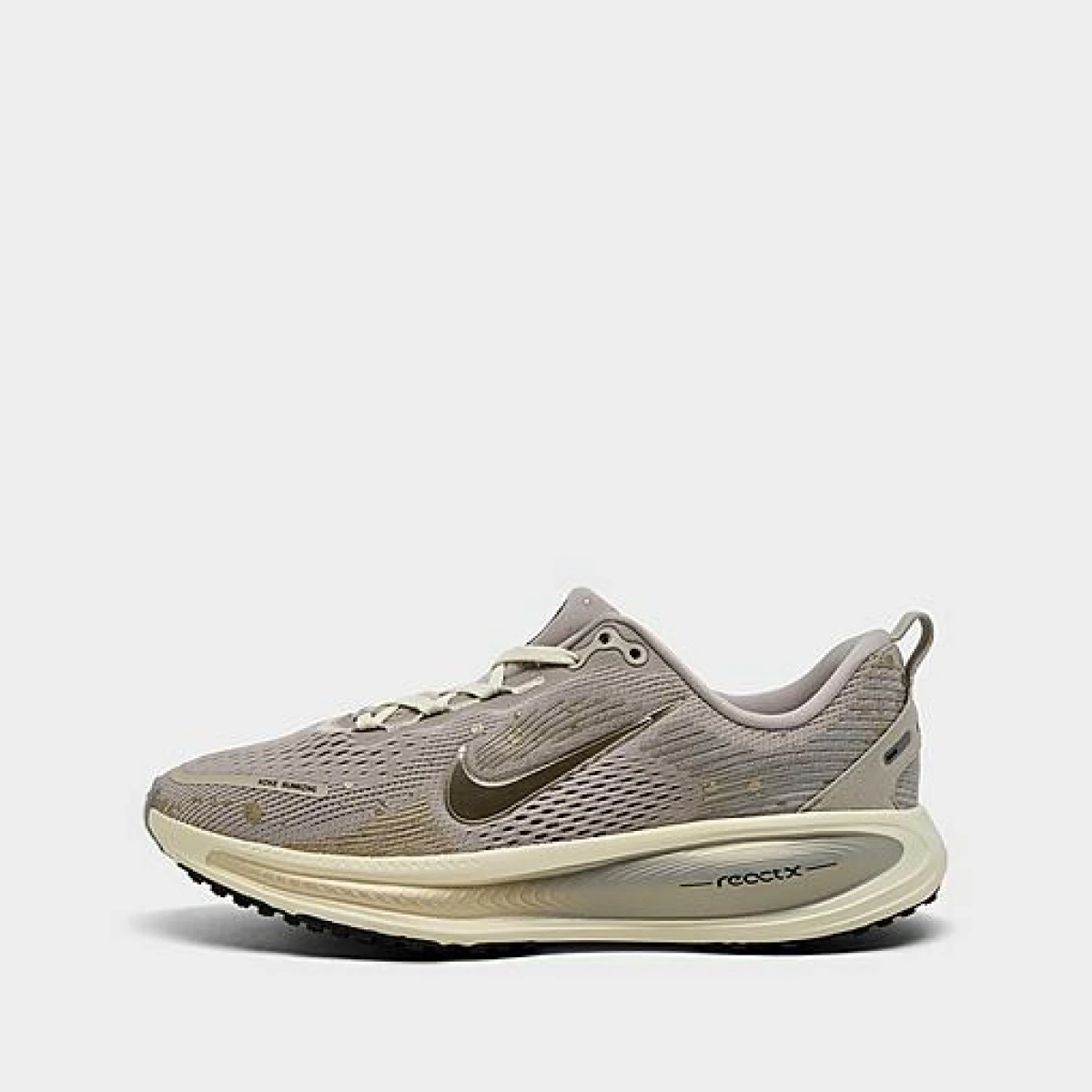 Big Kids Vomero 18 Running Shoes in Cream II/Coconut Milk/Light Smoke Grey