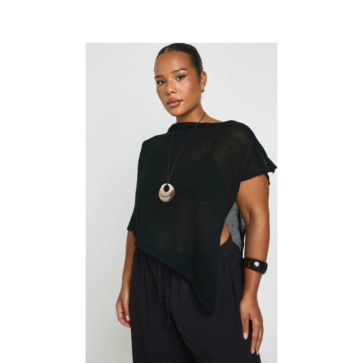 Boohoo Women's Plus Slash Neck Sheer Knit Cape in Black