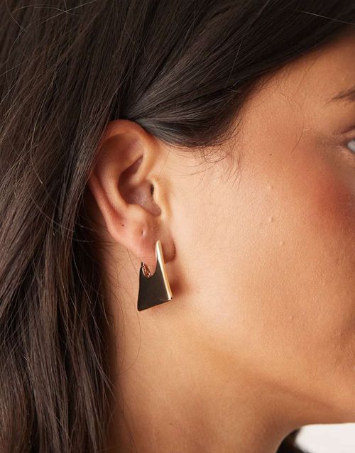 Mini hoop earrings with angular design in gold tone