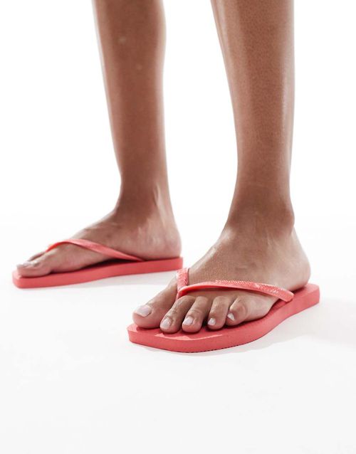 Square toe flip flops in coral-Orange