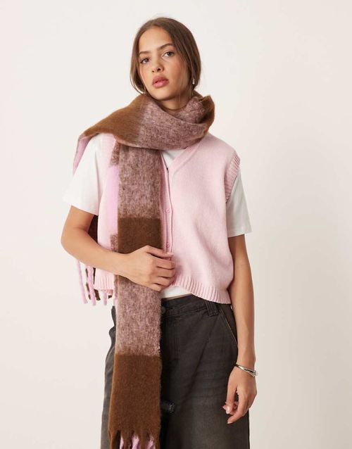 Woven tassel scarf in large check in pink and brown-Multi