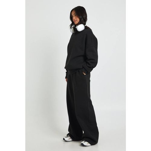 Boohoo Women's Petite Neck Detail Sweatshirt Wide Leg Tracksuit Tracksuit in Black