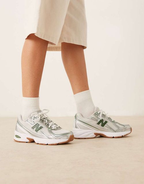 740 unisex trainers in silver and green