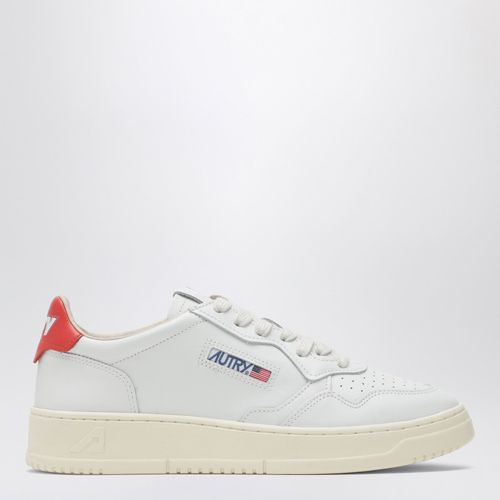 Autry Medalist Low Sneaker In White And Orange