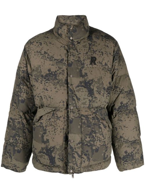 Logo-embroidered camouflage puffer jacket - Green