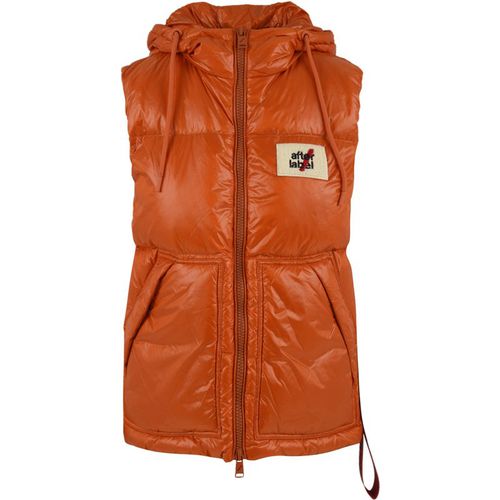 Après les vestes d'étiquette orange