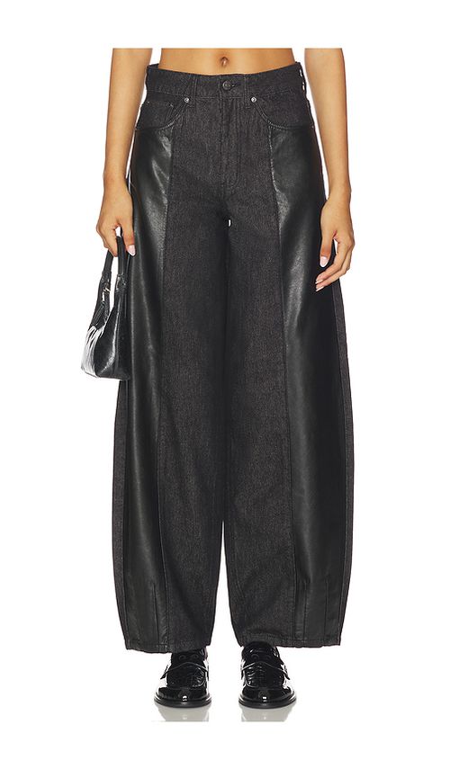 Gestuz Junia High Waisted Barrel Jeans en Black. 30. Also , 25, 26, 27