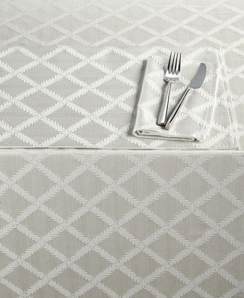 "Laurel Leaf 70"" x 104"" Oval Tablecloth - Platinum"