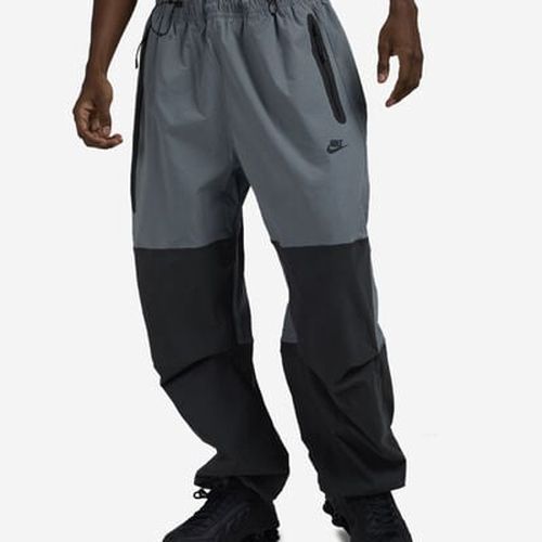 Men's Tech Woven Oversized Pants in Grey