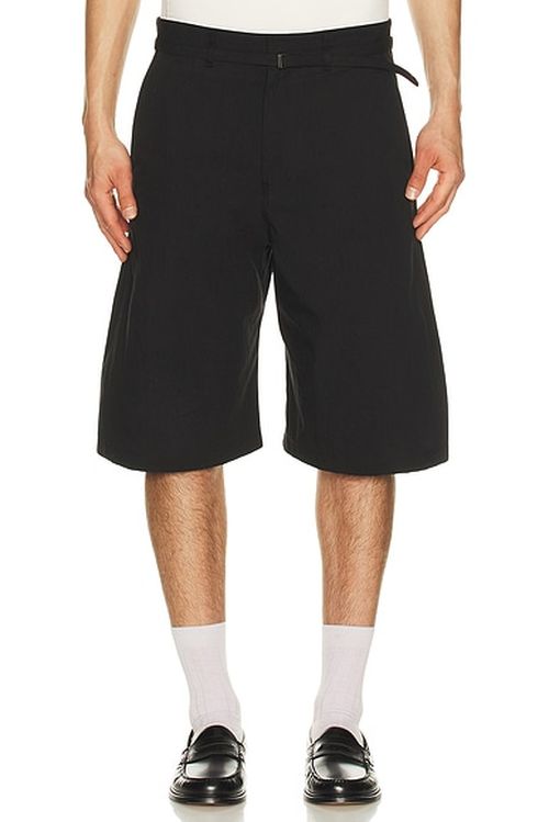 Le17Septembre Belted Curved Shorts in Black - Black. 46 also