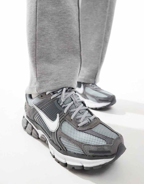 Zoom Vomero 5 unisex trainers in dark grey