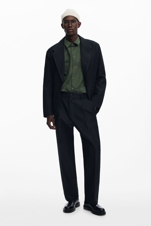 Pleated trousers with contrasts