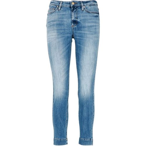Enfiler le pantalon plus complet