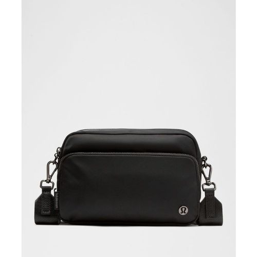 Lululemon – Everywhere Crossbody Bag 3L Large Metal Hardware – Color Black