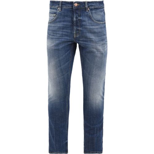 Indossa i jeans più pieni
