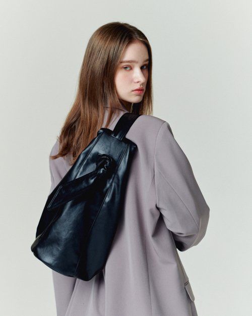 Tide Sling Hobo Bag / Black