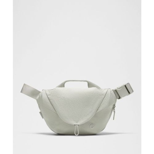 Lululemon – Curved Crossbody Bag 3L – Color Grey